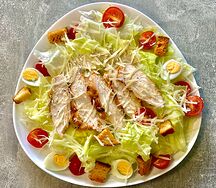 Салат Цезарь с курицей