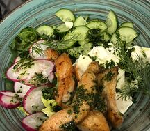Салат с куриной грудкой и шпинатом