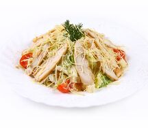 Салат Цезарь с курицей