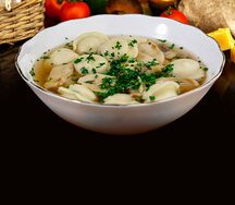 Пельмени с бульоном