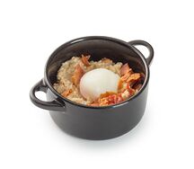 Каша овсяная с беконом и яйцом пашот