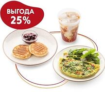 Завтрак с омлетом и кофе