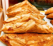 Хачапури на сливочном слоённом тесте