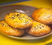 Пирожок с салями