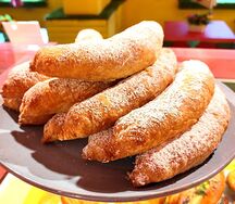 Рогалики с черничным джемом