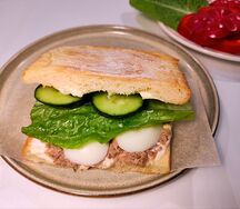 Панини с тунцом и яйцом