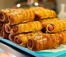 Молочная сосиска в тесте, по-домашнему