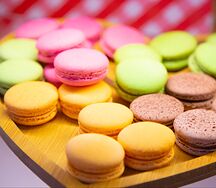 Макаронсы шоколадные