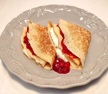 Блины с красной смородиной