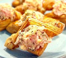 Турновер с ветчиной и сыром