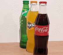 Лимонад в стеклянной бутылке