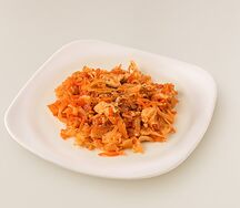 Капуста, жаренная с курицей 