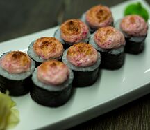 Запеченный ролл со свининой