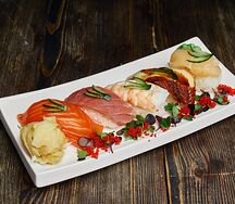 Суши с лососем