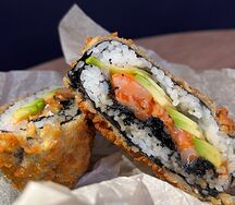 Суши-бургер с лососем