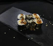 Маки с угрем