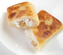 Блин с творогом и изюмом