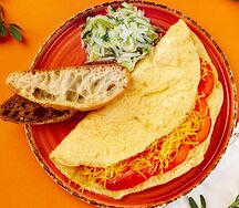 Омлет с сыром и томатами