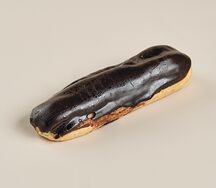 Эклер шоколадный