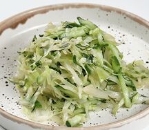 Салат капустный с огурцом