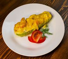 Кабачок, фаршированный курицей и грибами