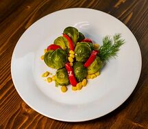 Брюссельская капуста с овощами