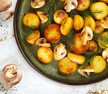 Картофель бейби, жаренный с грибами