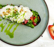 Печеный баклажан с кедровыми орехами и сырным кремом
