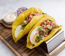Такос с мясом и глазуньей