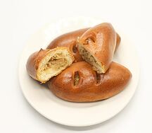 Пирожок с капустой и яйцом
