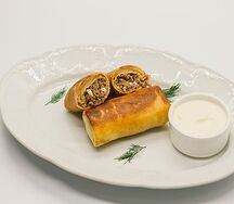 Блины с мясом и сметаной