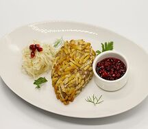 Котлета Гусятникоff с квашеной капустой и брусничным вареньем