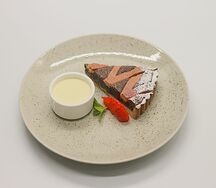 Маковый пирог с ванильным соусом
