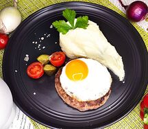 Бифштекс классический с глазуньей