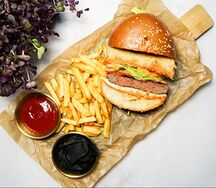 Испанский бургер с яйцом