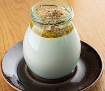 Мацони с медом и орехами
