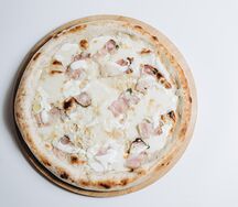 С беконом и деревенской сметаной