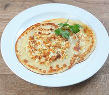 Блины с луковым припёком и яйцом