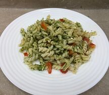 Макароны с помидорами и фетой