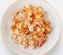 Салат с курицей и ананасами