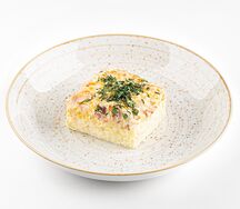 Омлет с копченым беконом и сыром
