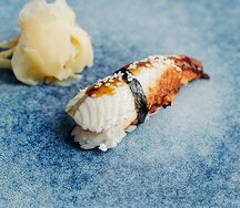 Суши с угрем