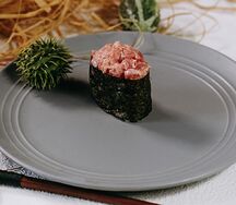 Гункан с тунцом