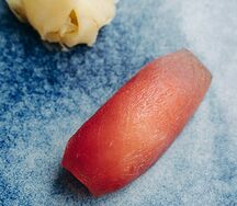 Суши с тунцом