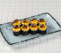 Запеченный мини-ролл с креветкой темпура