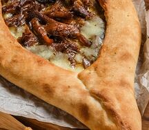 Хачапури с томленой говядиной