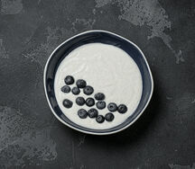 Йогурт с сезонными ягодами