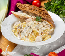Паста с курицей и грибами