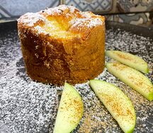 Шарлотка с яблоком