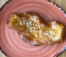 Слойка с персиковым джемом